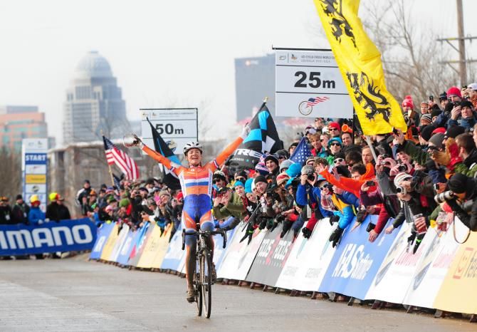 Marianne Vos continues her domination, winning five in row at the UCI 'cross world championships