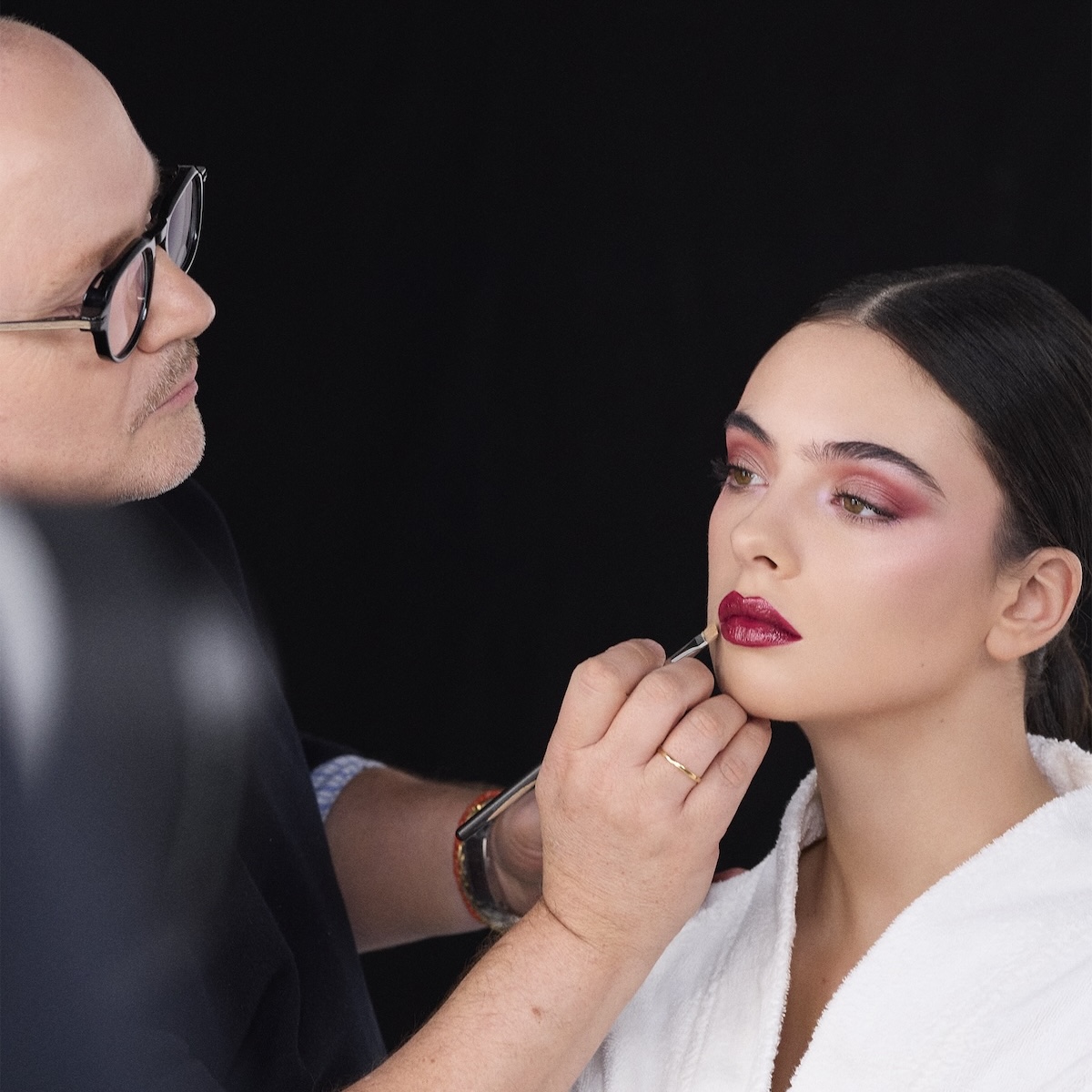 Peter Philips applying Dior's fall makeup collection on Deva Cassel.