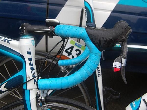 Sch&auml;r uses a Bontrager handlebar with a 'Variable Radius' bend.
