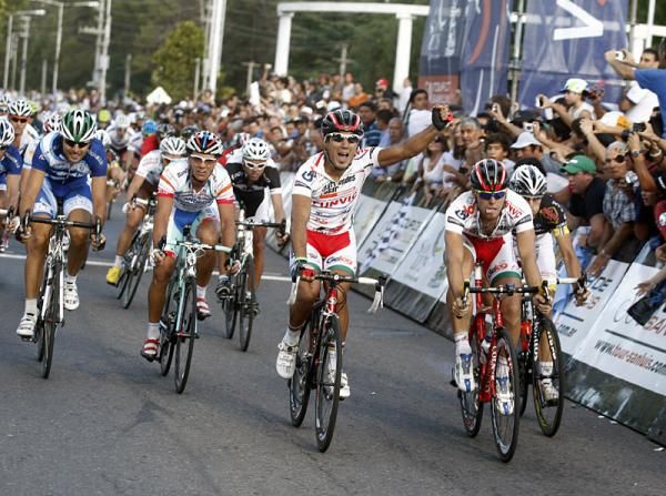 Funvic - Pindamonhangaba teammates Hector Aguilar and Marco Crespo finished 1-2 in the Tour de San Luis finale.
