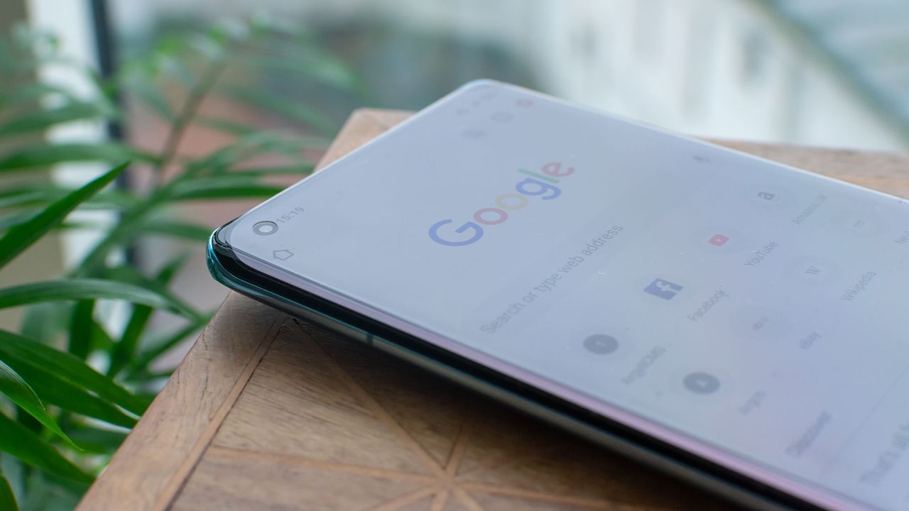 The Xiaomi Mi 11 display