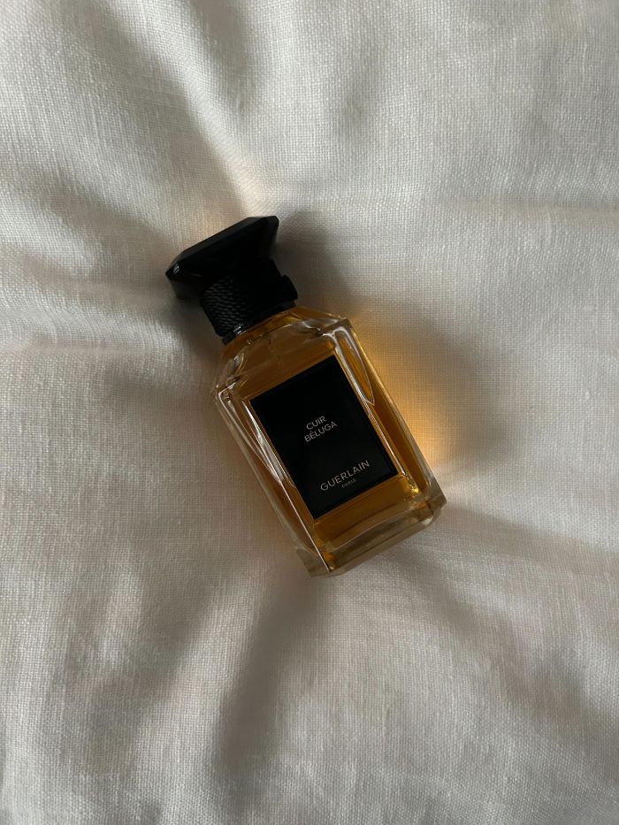 A picture of Guerlain Cuir Béluga on a white linen background
