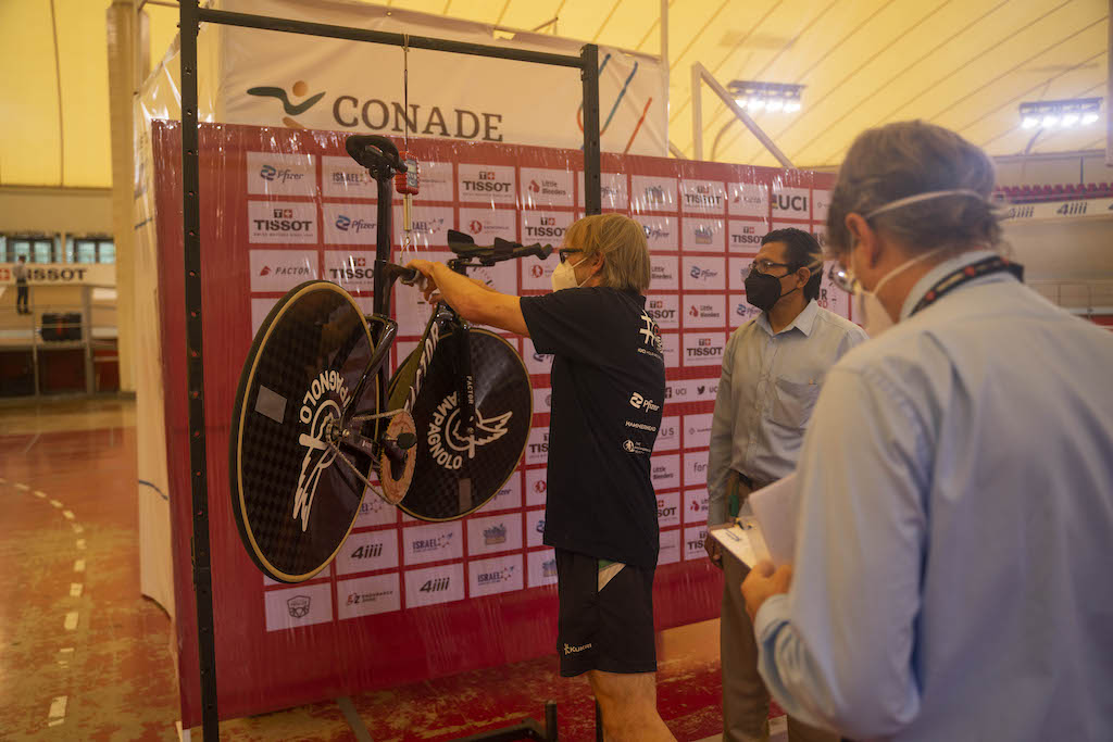 Alex Dowsett prepares to attempt to set a new UCI Hour Record at the Aguascalientes Velodrome in Mexico on November 3, 2021