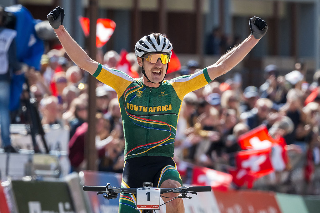 South Africa&#039;s Alan Hatherly celebrates winning in the Men&#039;s elite Cross-country Olympic race as part of the 2025 UCI Mountain Bike World Championships in Crans-Montana on September 14, 2025. (Photo by Fabrice COFFRINI / AFP)