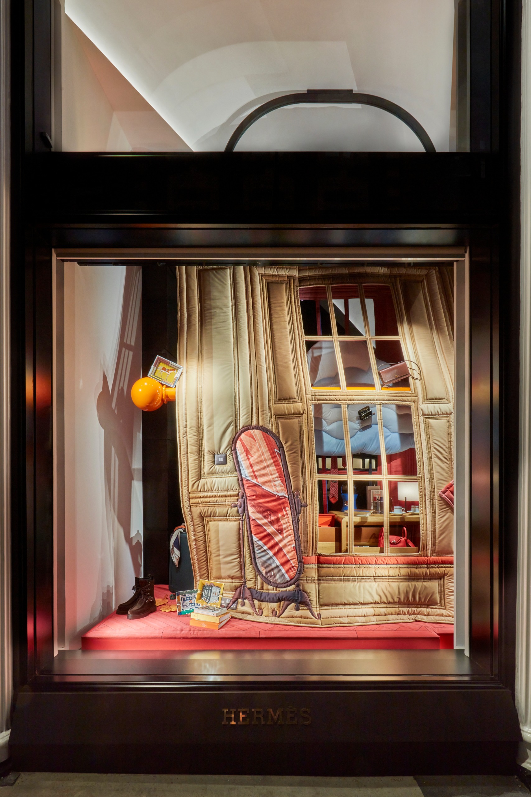 Herm&amp;egrave;s window design by Space Popular