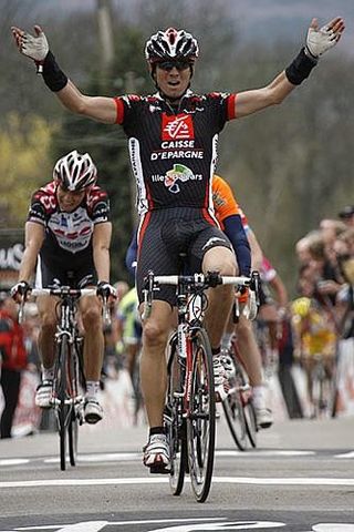 Alejandro Valverde (Caisse d'Epargne) becomes only the second Spaniard ever to win Flèche Wallonne