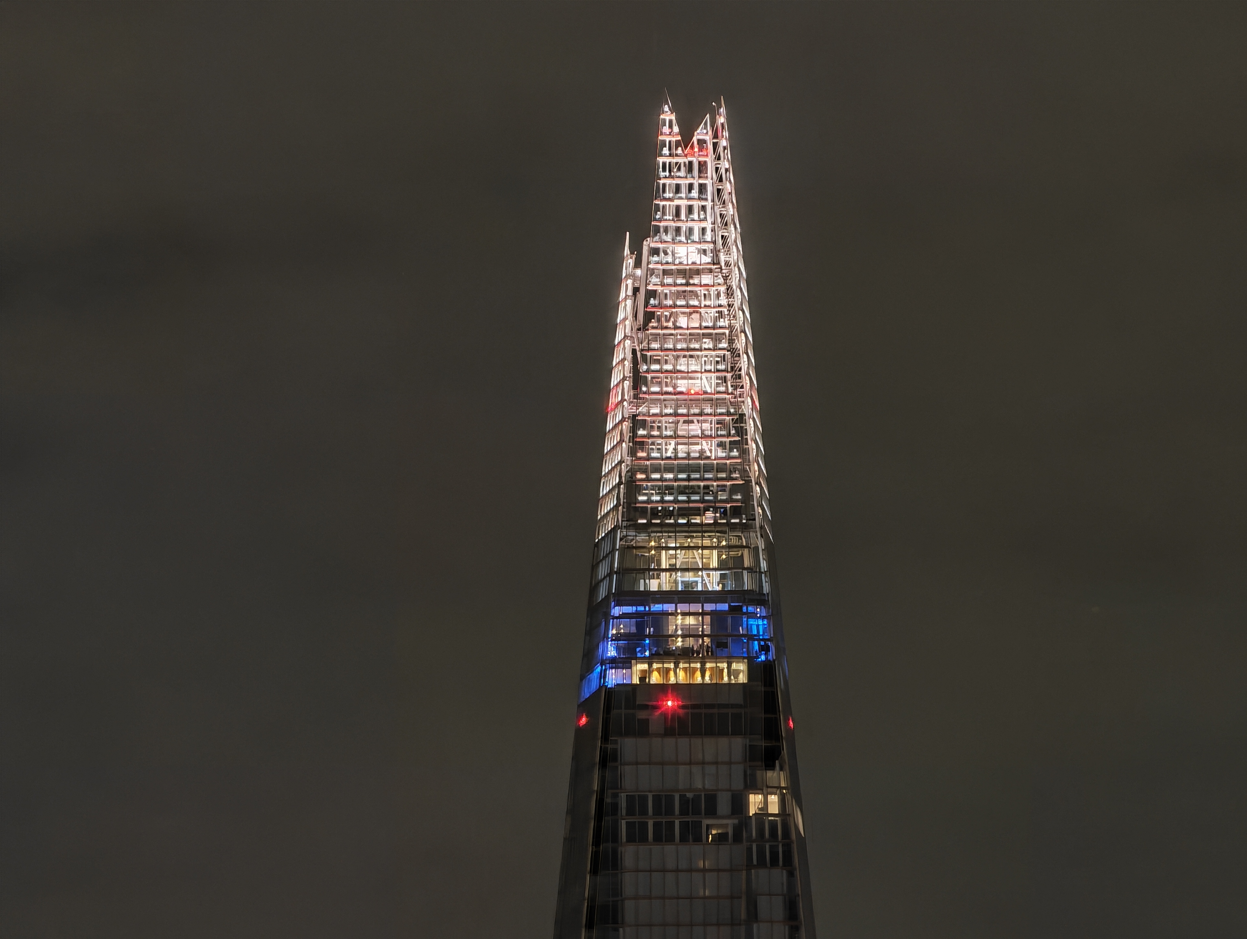 Honor Magic 8 Pro camera sample Shard night 10x zoom