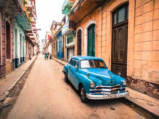 Colby Brown tested the latest version of Lightroom for Android on his Nexus 6P while shooting in Cuba