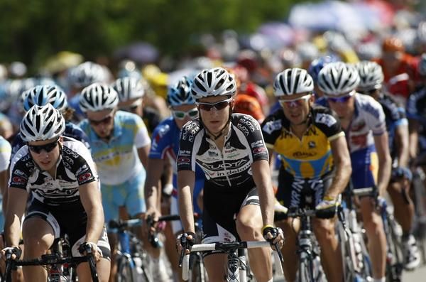 Riders from Team Kuota - Indeland ride in the peloton.