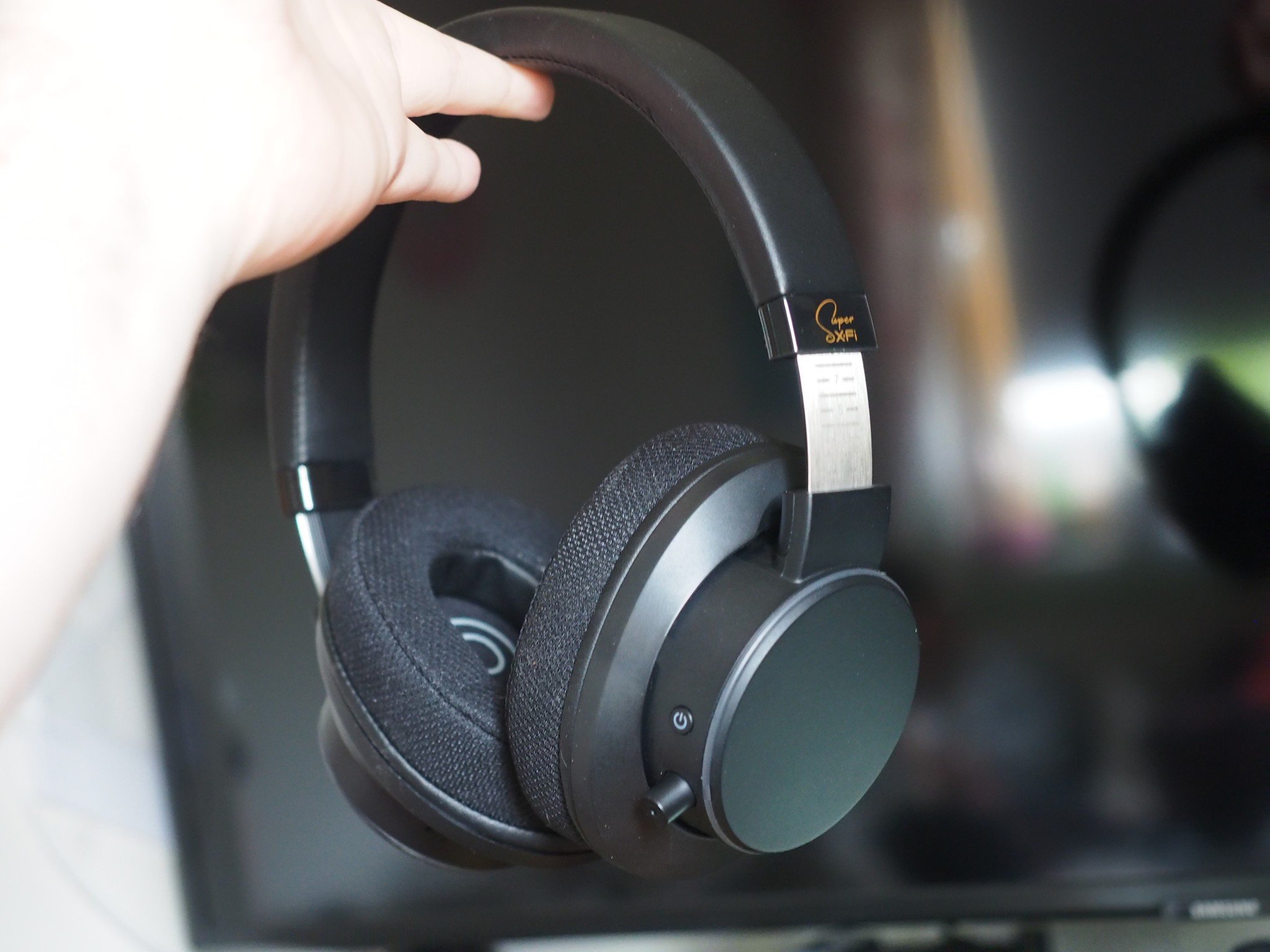 Creative SXFI Air Bluetooth headphones review: Gimmicks or greatness ...