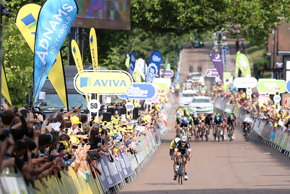 Matteo Trentin (Etixx-Quickstep) leads Boasson Hagen to the line