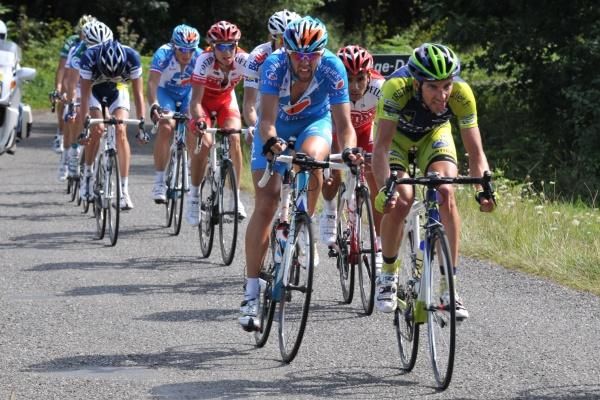 Guillaume Le Floch (Bbox Bouygues Telecom) and S&eacute;bastien Duret (Bretagne - Schuller) ride in the break.