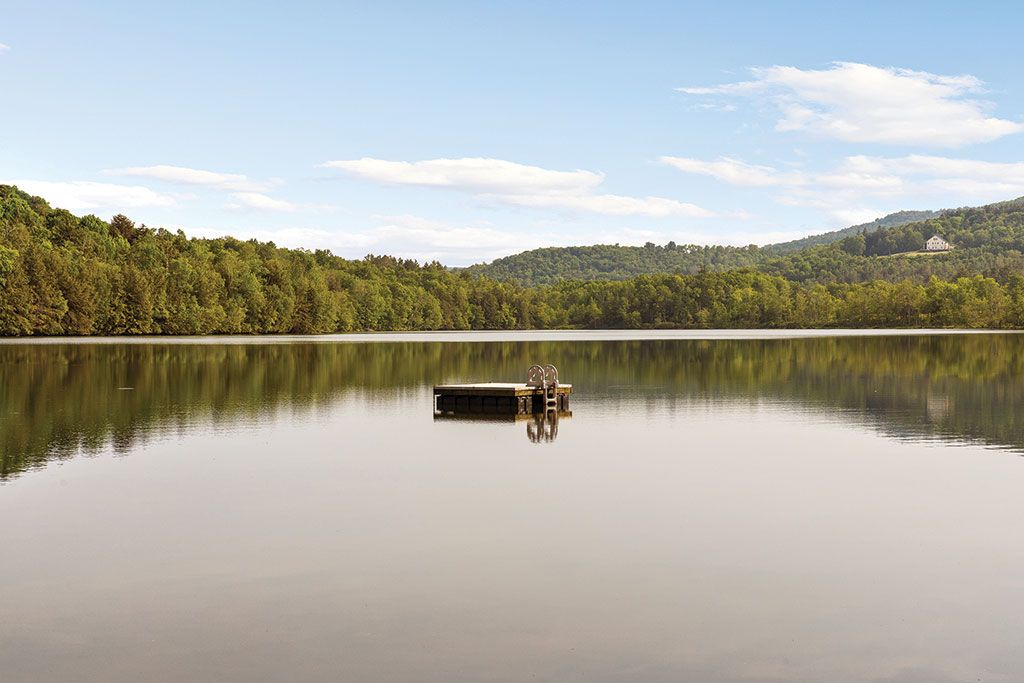 Property for sale with mountain view: Lake Delaware Farm, Bovina Center, New York State, USA
