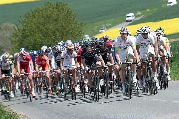 Argos-Shimano riders set tempo in the peloton.