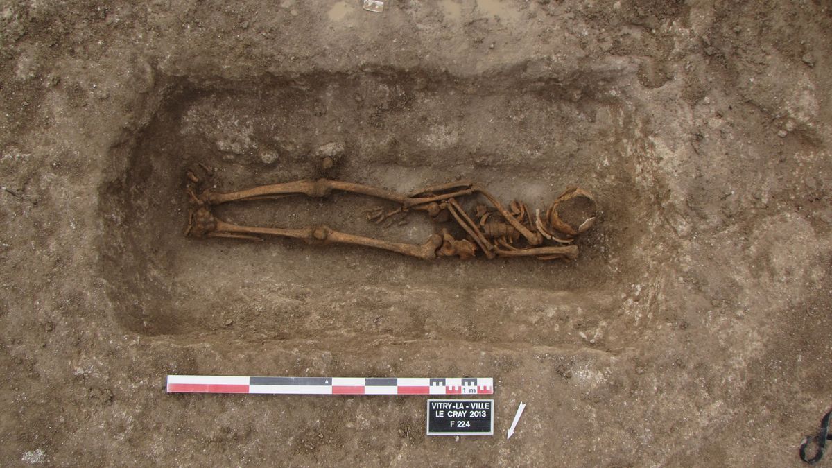 Archaeologists investigate mystery of graves reopened 1,400 years ago - Livescience.com