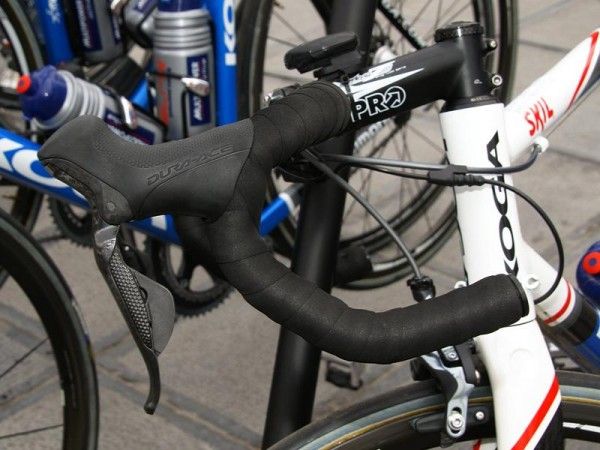 The Di2 levers have a more rounded shape relative to 7900 and the 'tap-and-forget' shift action may have proved useful today.