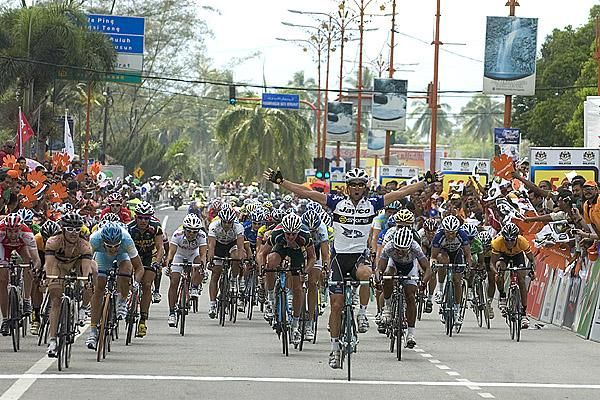 Australia's Michael Matthews (Team Jayco-Skins) takes out the first stage of the tour into Kuala Berang.