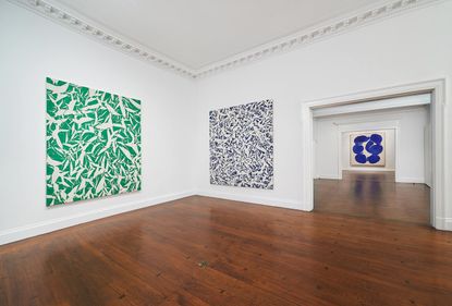 Simon Hantäi's work at the New York's Mnuchin Gallery