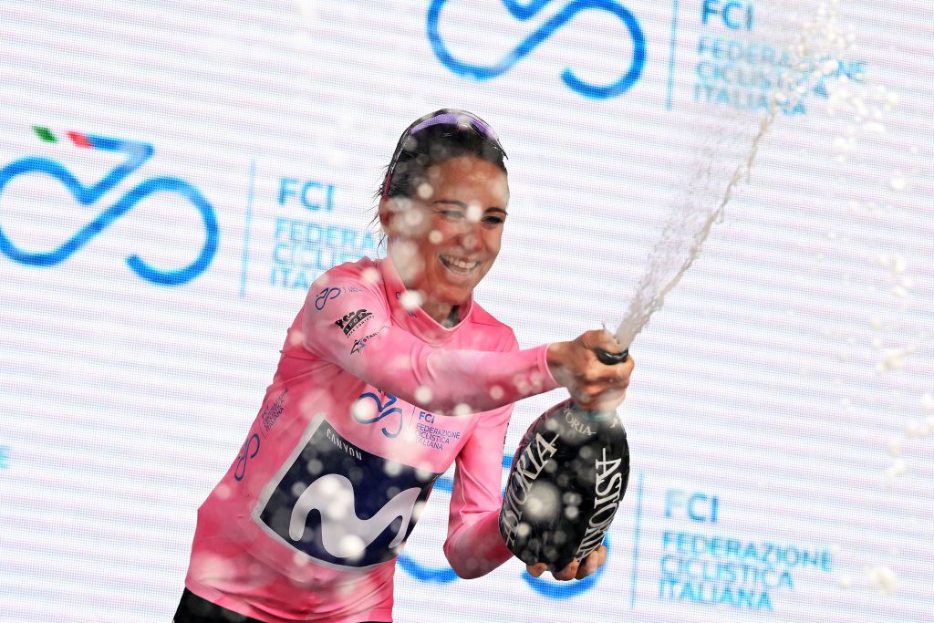 Annemiek van Vleuten (Movistar) celebrates taking the first leader&#039;s jersey of the Giro d&#039;Italia Donne 2023 after winning stage 2