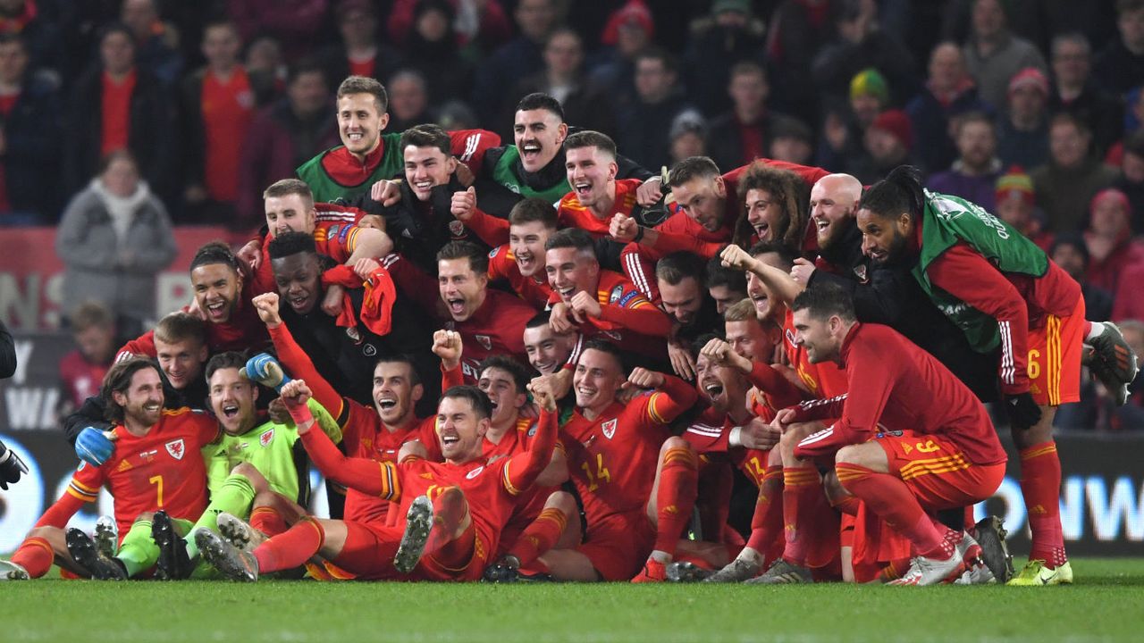 Wales celebrate qualifying for Euro 2020