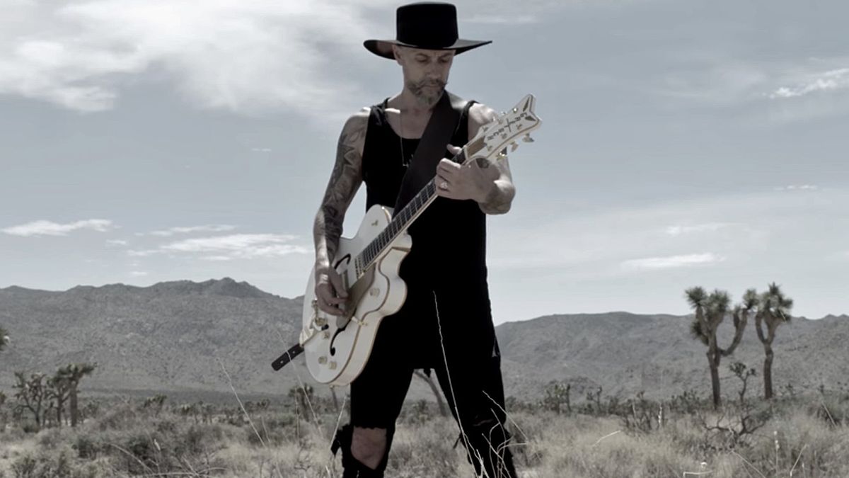 Me And That Man in Cross My Heart And Hope To Die video Louder