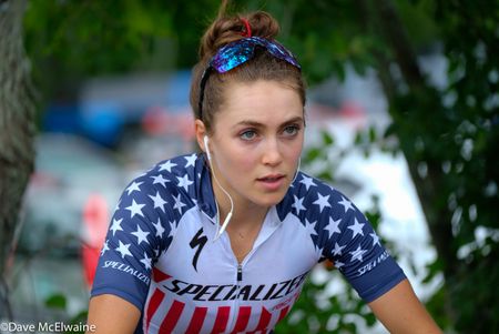 Kate Courtney (Specialized) warming up for her cross-country race
