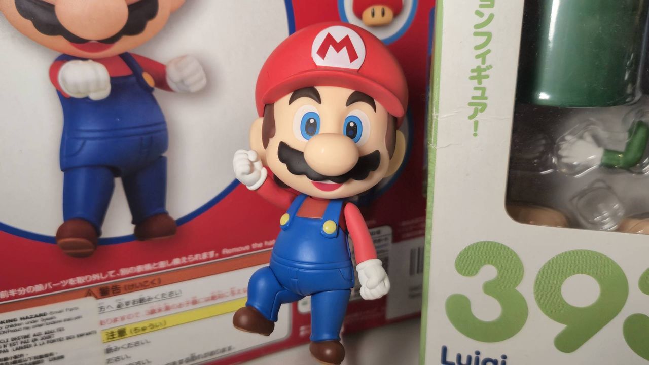 These Super Mario Nendoroid figures deserve a comeback, but I'll settle for the SH Figuarts re-release