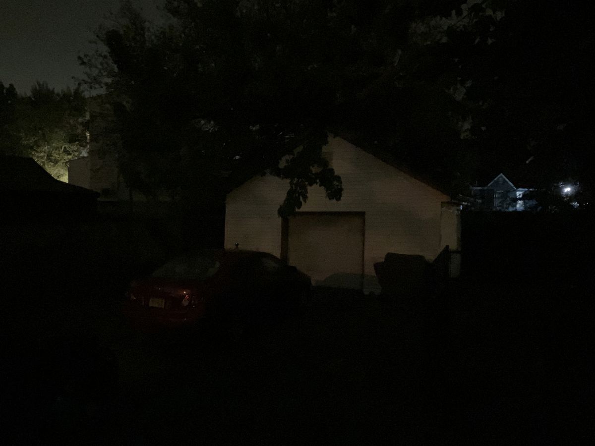 Apple iPhone SE (2022) low light sample.