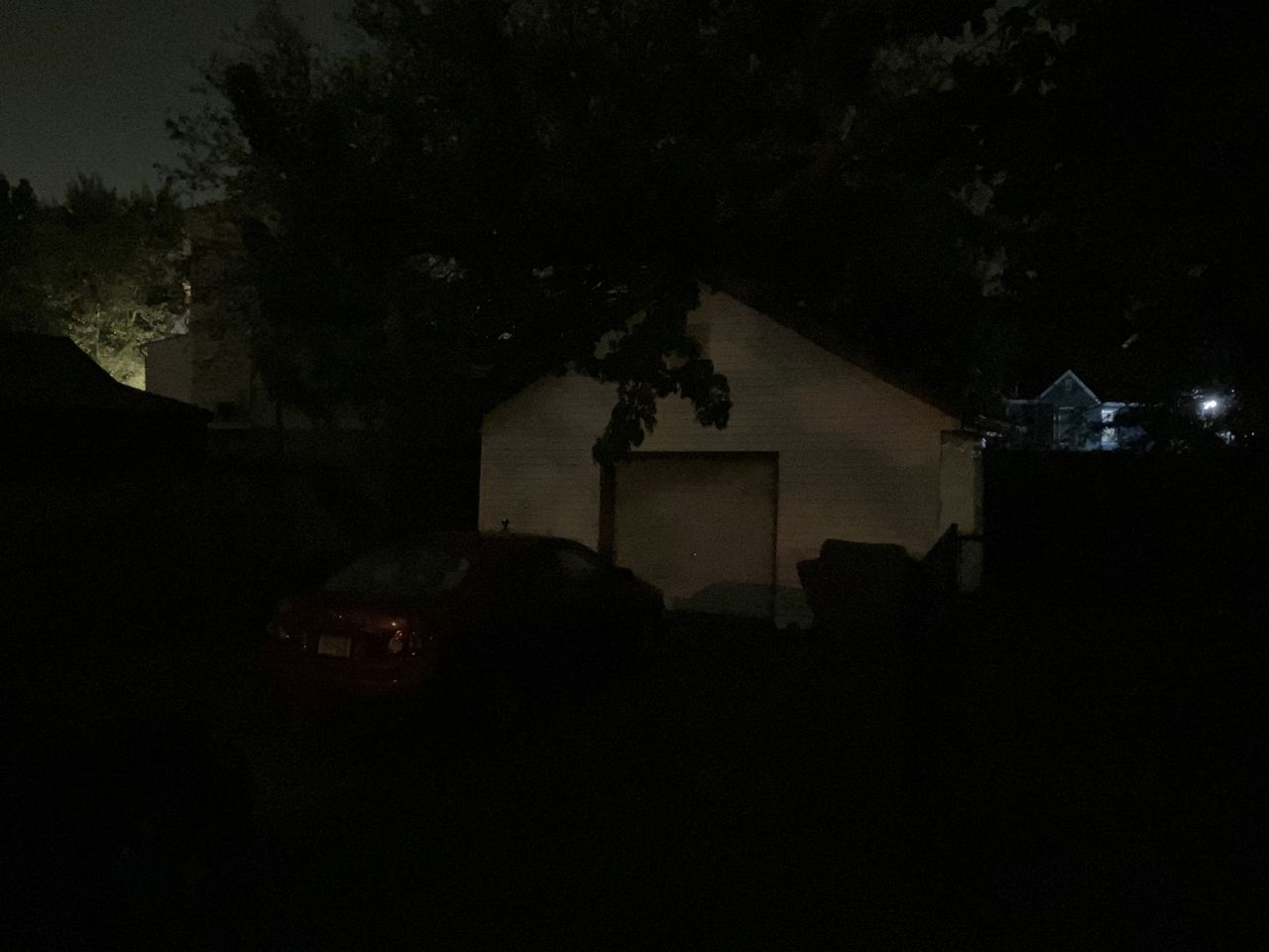 Apple iPhone SE (2022) low light sample.
