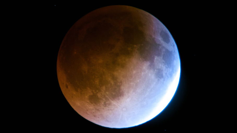 The "Japanese lantern effect" is seen during a lunar eclipse.