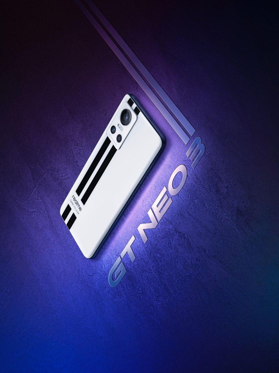 Realme GT Neo 3 en color blanco con rayas negras