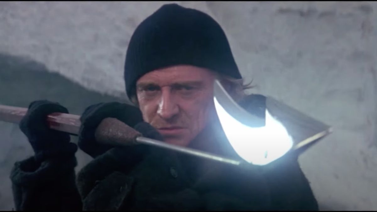 Richard Harris&#039;s captain pointing a harpoon.