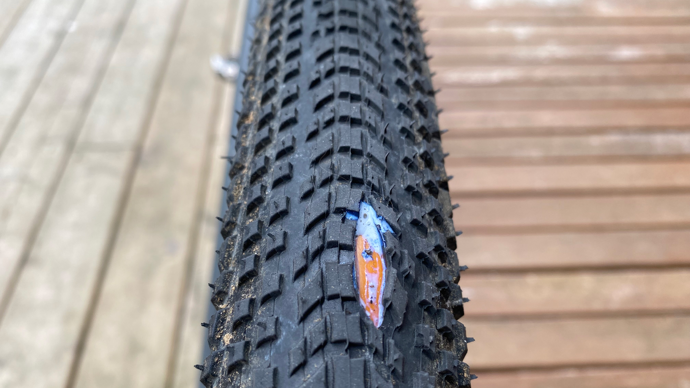 The orange of my Tubolito TPU inner tube peaking through a sizeable slash in a hutchinson touareg race