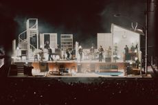 The 1975 stage Design