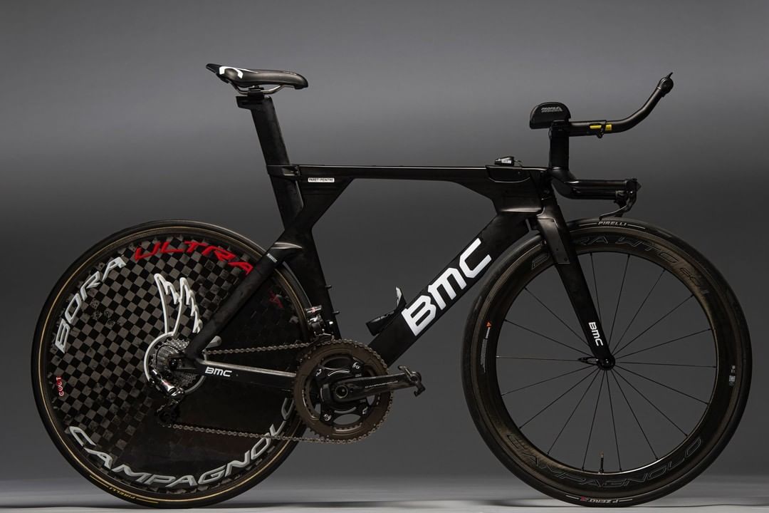 A black BMC Timemachine TT bike, fitted with Campagnolo components