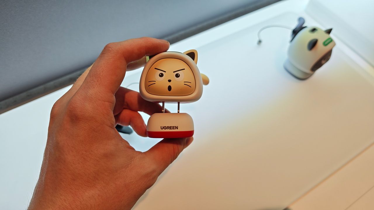 Man holding Cat version of the UGreen Uno 45W Gan Fast Charger