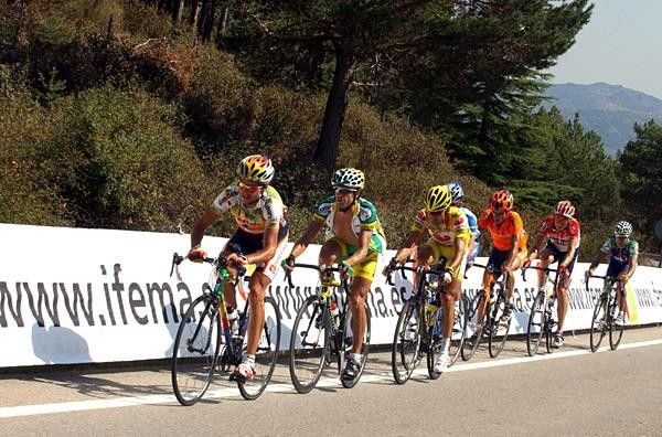 Paco Mancebo (Illes Balears) starts to split the chase group behind Garcia Quesada