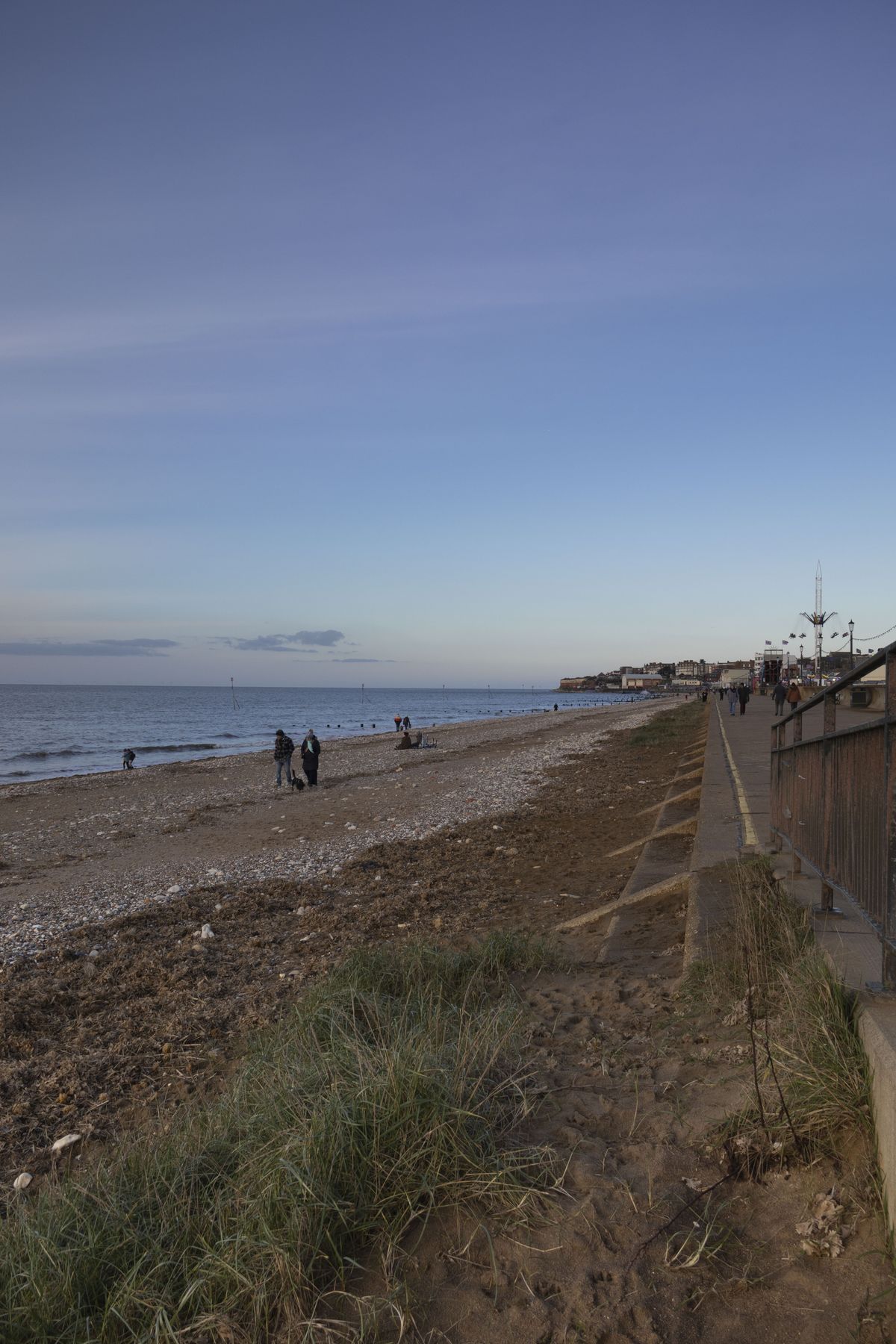 LEE85 GND test shot taken at a beach promenade