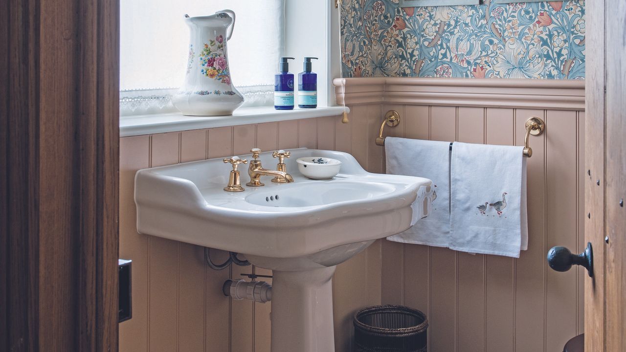 Bathroom with pink panelling and sink