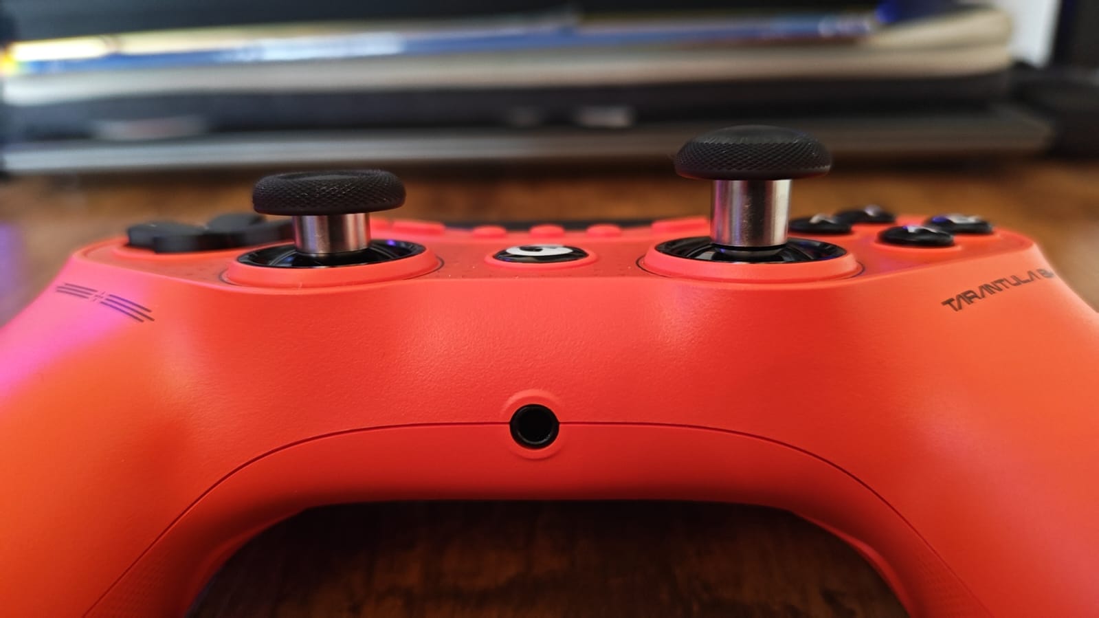 The 3.5mm headphone jack on the GameSir Tarantula 8K