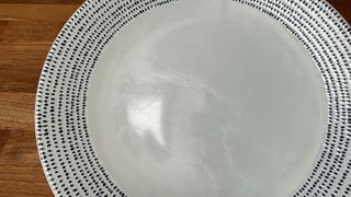 Scratch-free dinner plate after cleaning