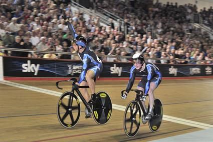 Chris Hoy beats Jason Kenny