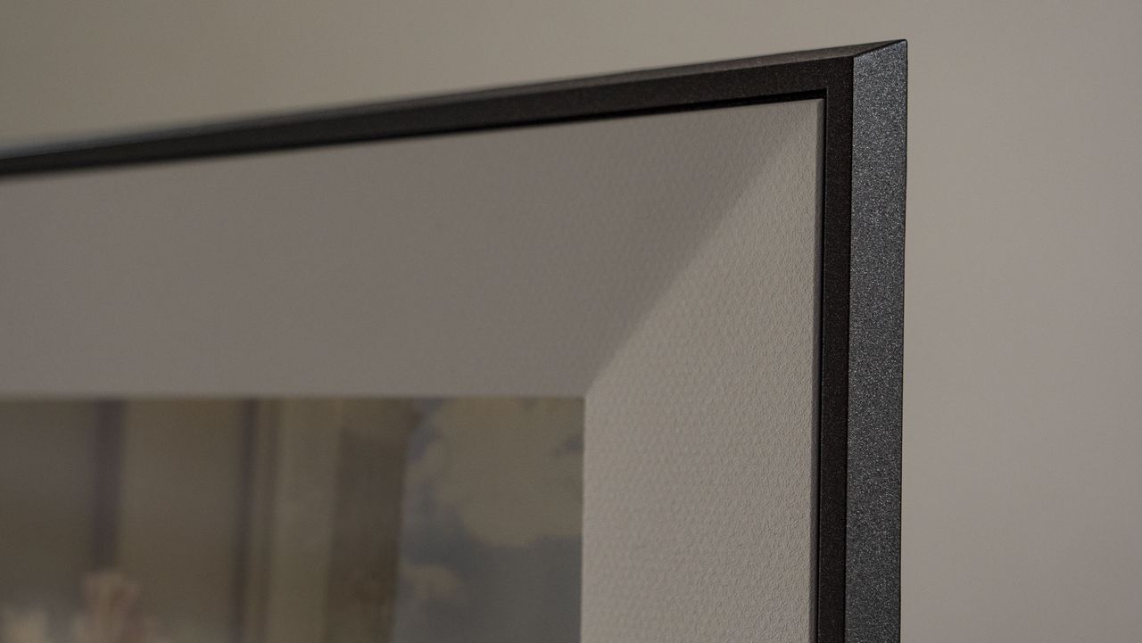 A close up of the The Aura Ink 'E Ink' digital photo frame's bezel and mount