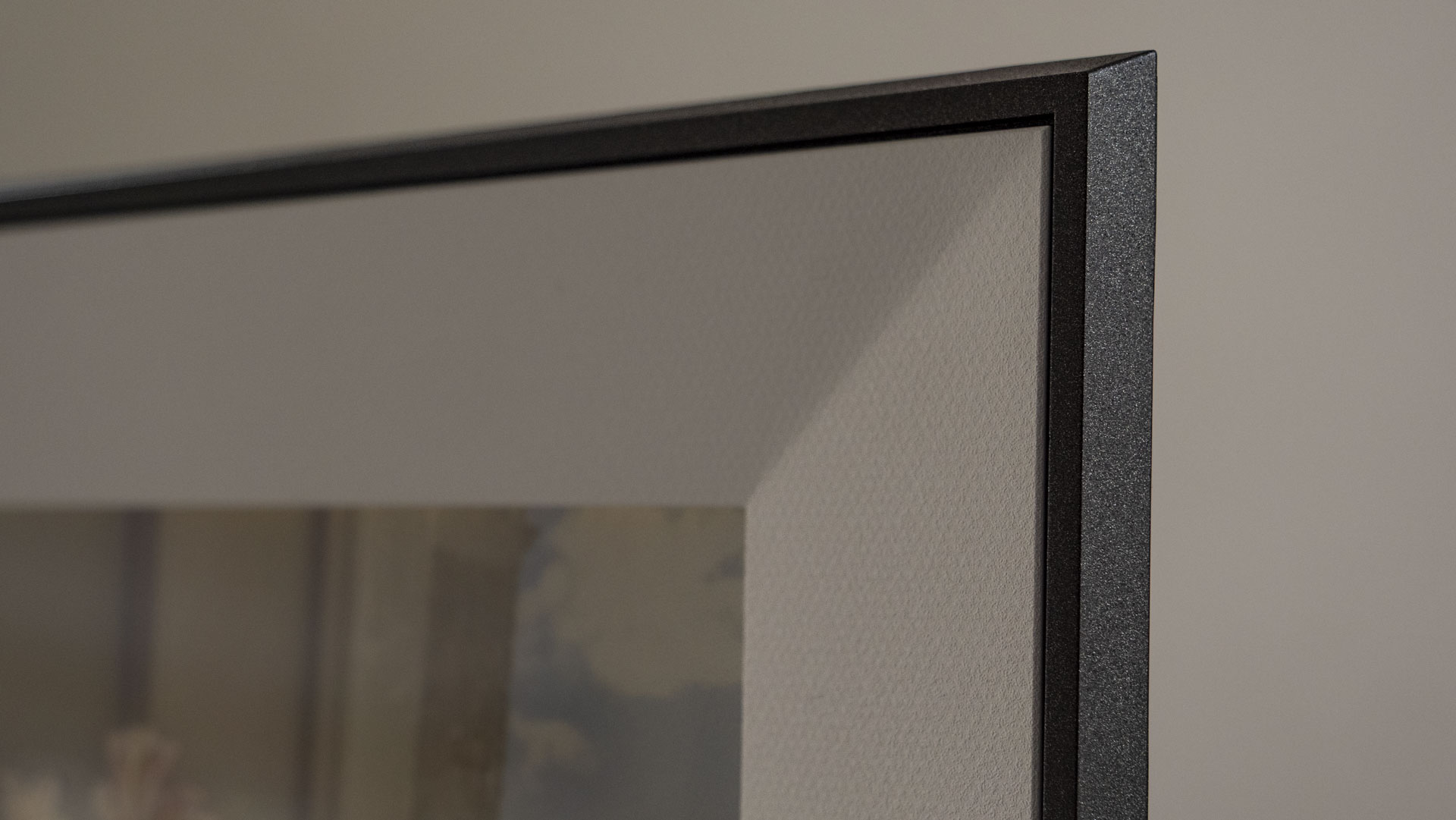 A close up of the The Aura Ink 'E Ink' digital photo frame's bezel and mount