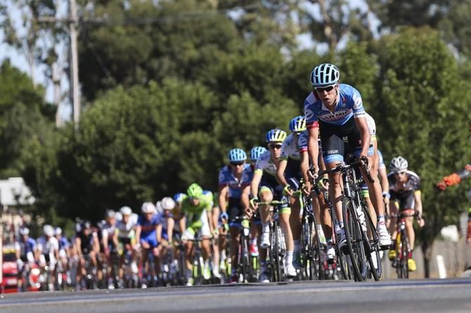 The peloton make their way on stage 3