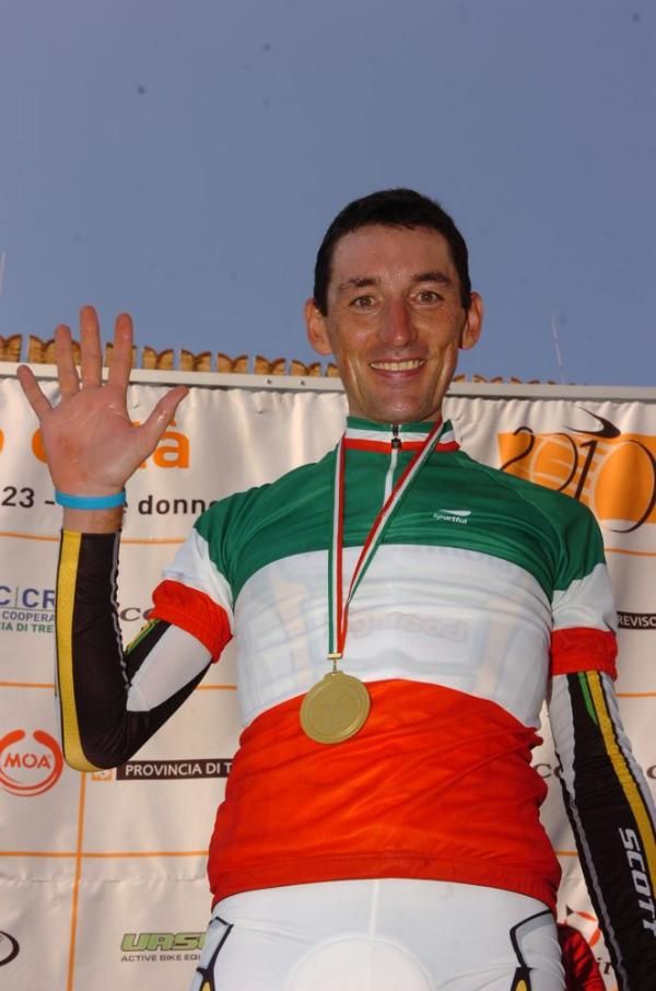 Marco Pinotti (HTC-Columbia) takes his fifth Italian TT title