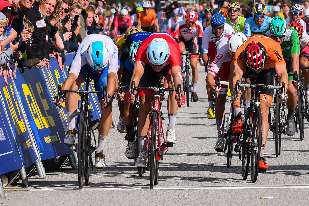 Elia Viviani (Italy) and Alexander Kristoff (Norway) lunge for the line