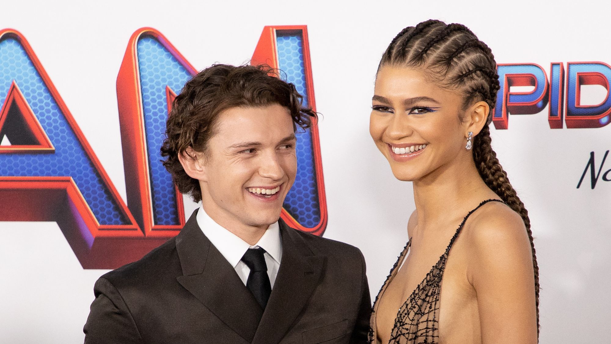 Zendaya and T&amp;ocirc;m Holland attend the premiere for Spider-Man: No Way Home