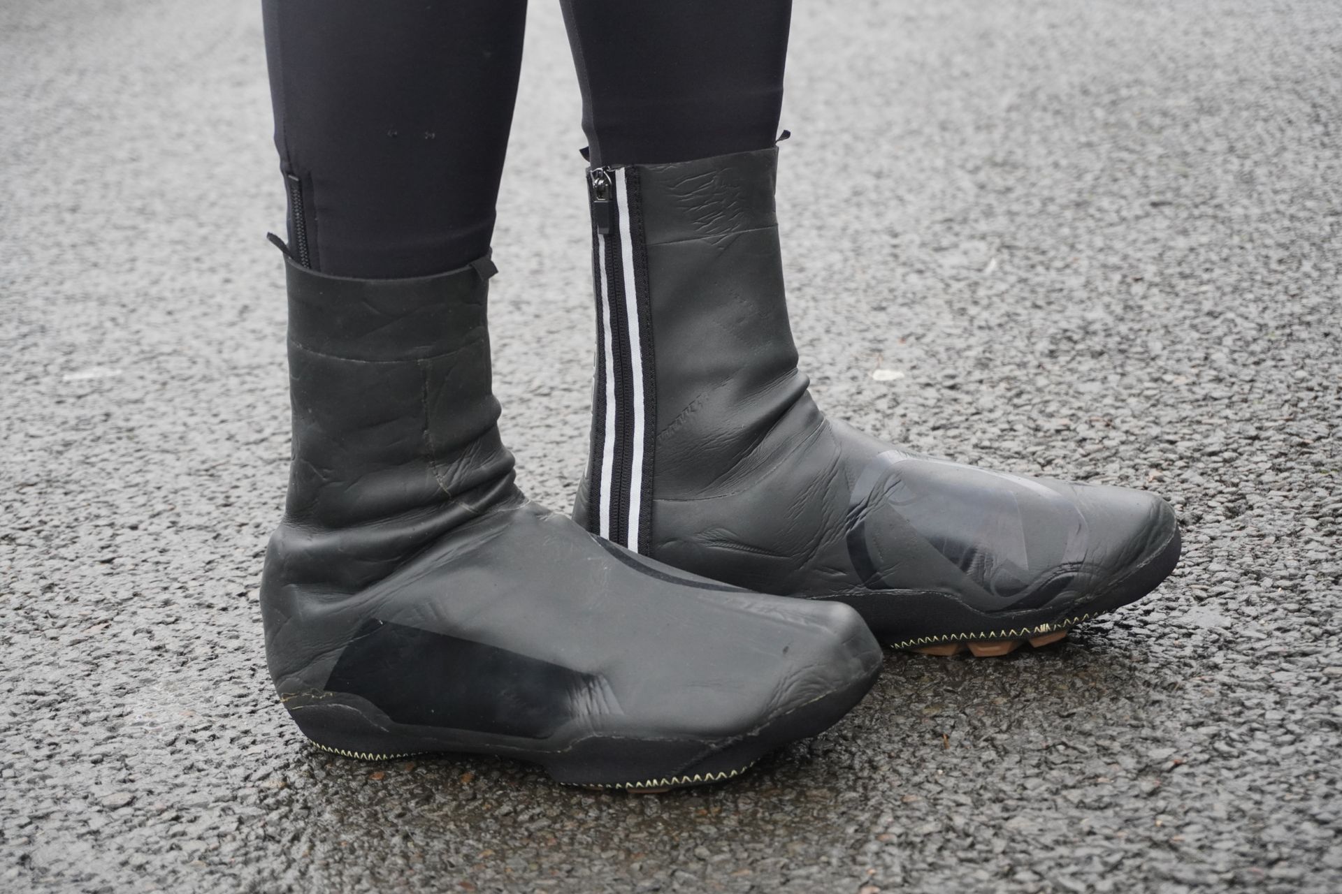 Image shows a rider wearing Endura's Freezing Point Overshoe IIs.