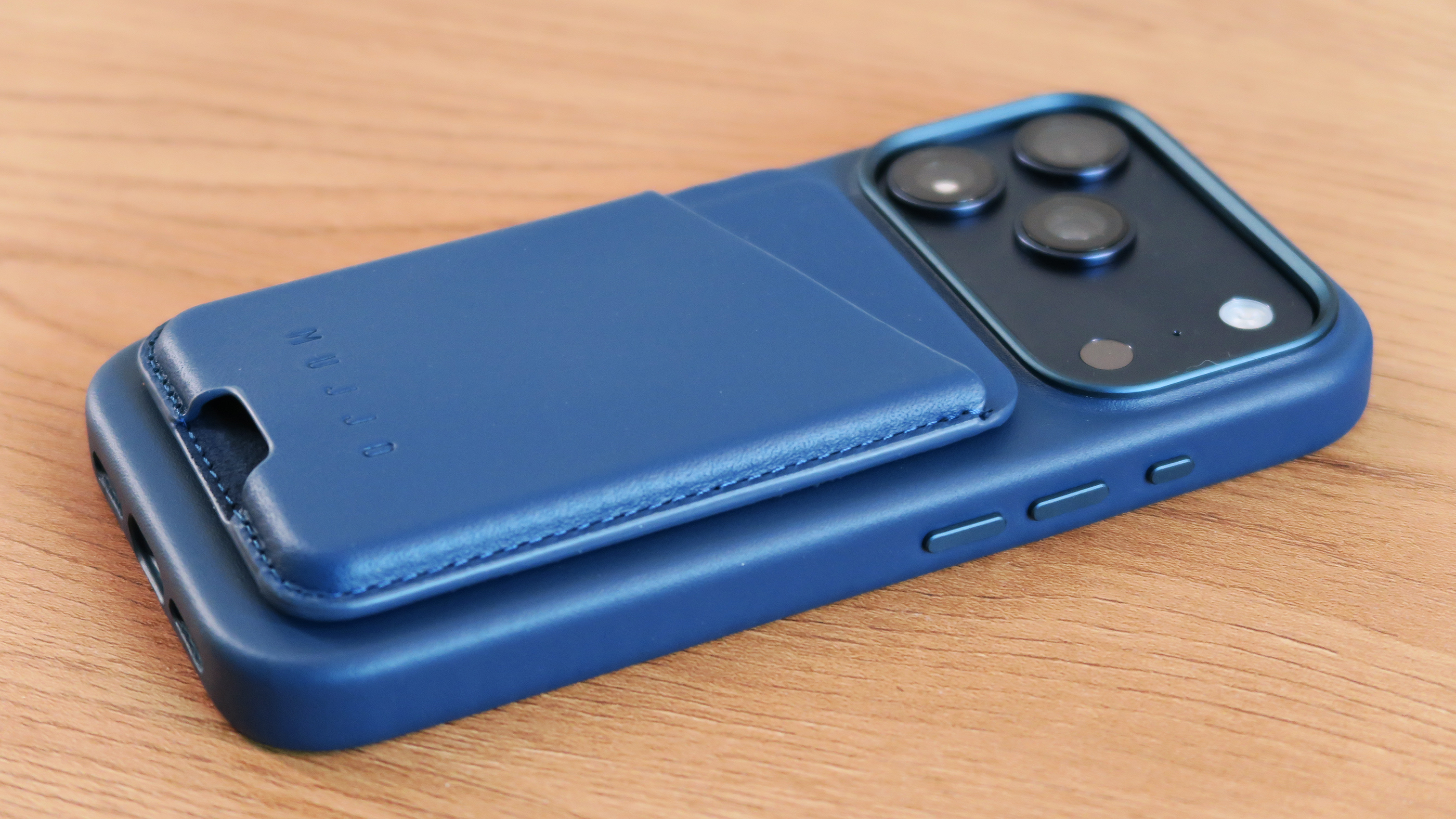 iPhone 17 series case roundup Mujjo with wallet